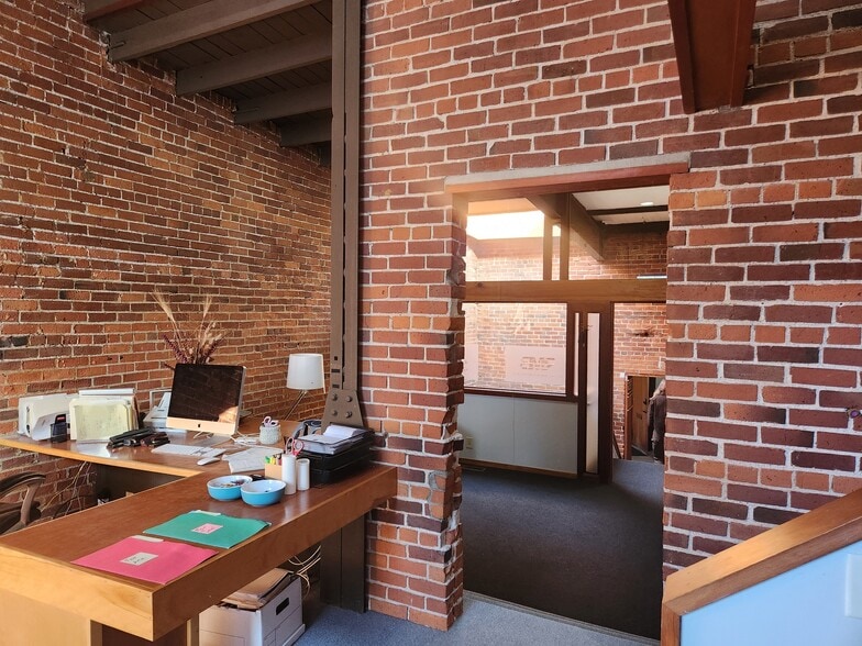 More Photos Of 421-423 S Main St, Stillwater Storefront Retail Office For Lease