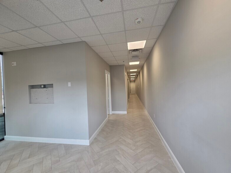 More Photos Of 1925 Pearland Pky, Pearland Storefront For Lease