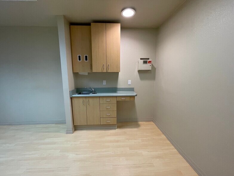 More Photos Of 2740 W Main St, Visalia Medical For Lease