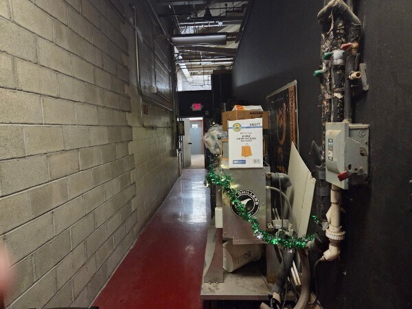 More Photos Of 6 Dexter Plz, Pearl River Warehouse For Lease