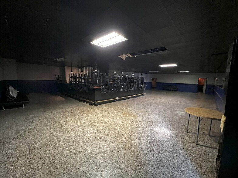 More Photos Of 1604 W State St, Bristol General Retail For Sale