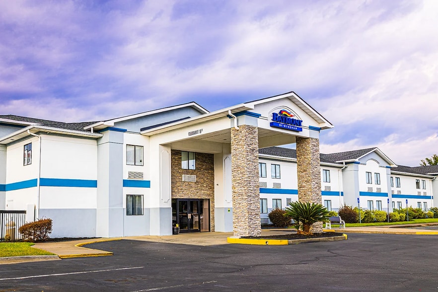 Primary Photo Of 7220 GA Highway 21, Port Wentworth Hotel For Sale