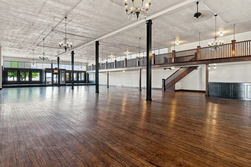 More Photos Of 204 S Broadway, Salisbury Specialty For Sale