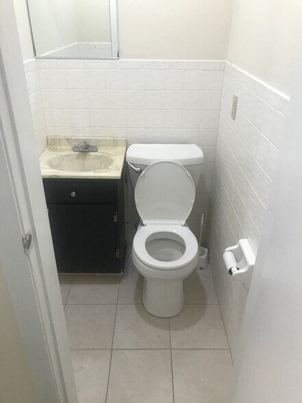 More Photos Of 7 Pinewoods Rd, Hyde Park Medical For Lease