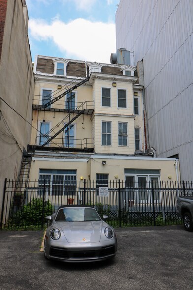 More Photos Of 2112 Walnut St, Philadelphia Office Residential For Sale
