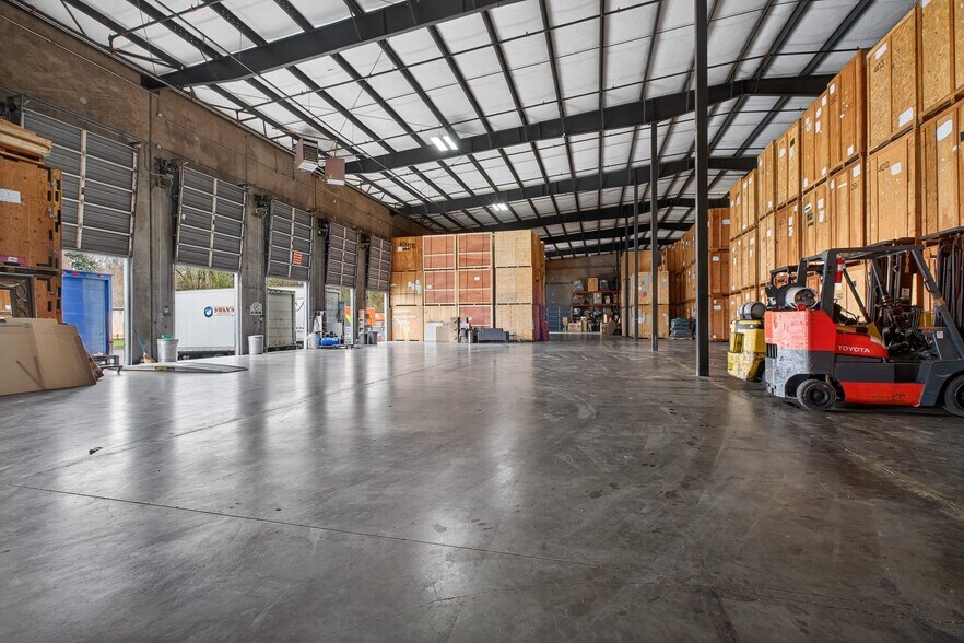 More Photos Of 4350 Pacific Hwy, Bellingham Industrial For Lease