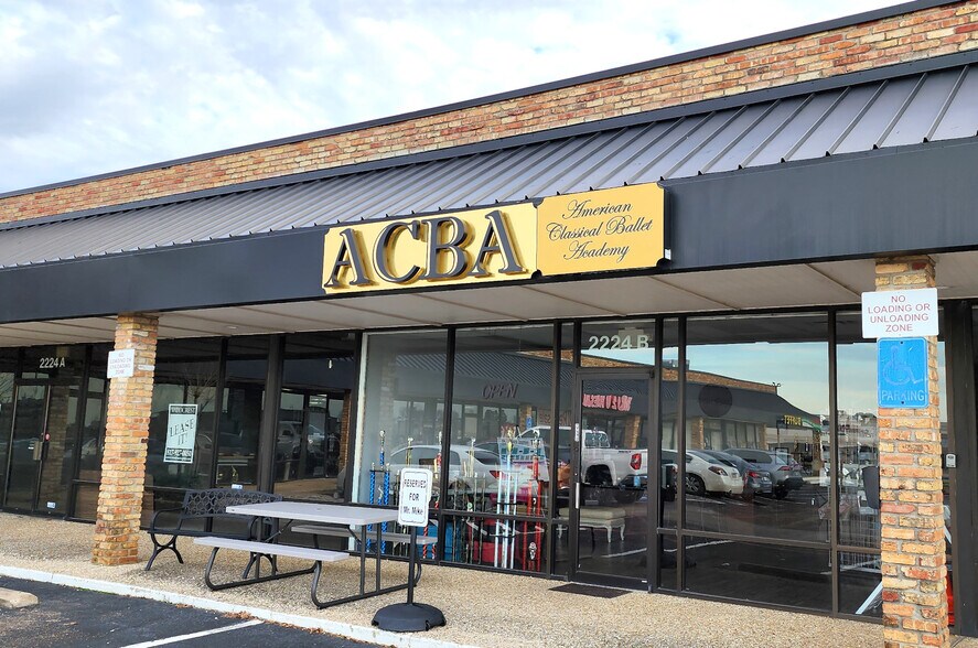 More Photos Of 2220-2224 W Park Row Dr, Arlington Unknown For Lease