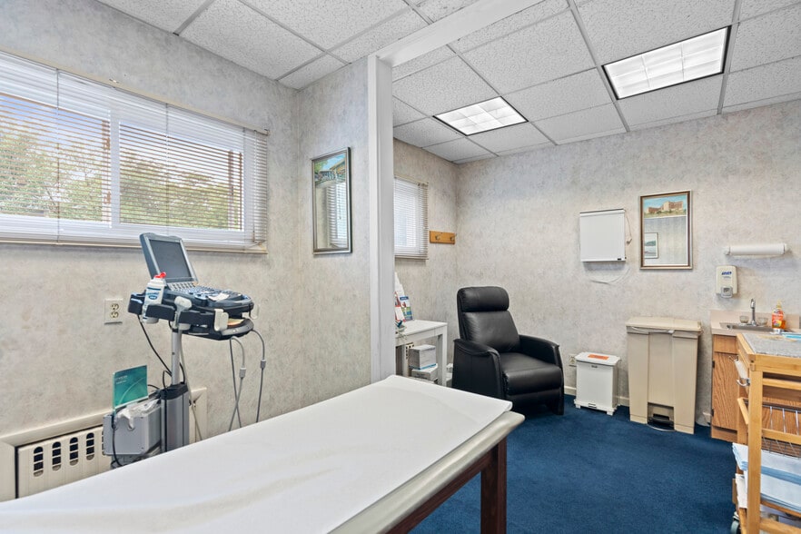 More Photos Of 1481 Chapel St, New Haven Office For Sale