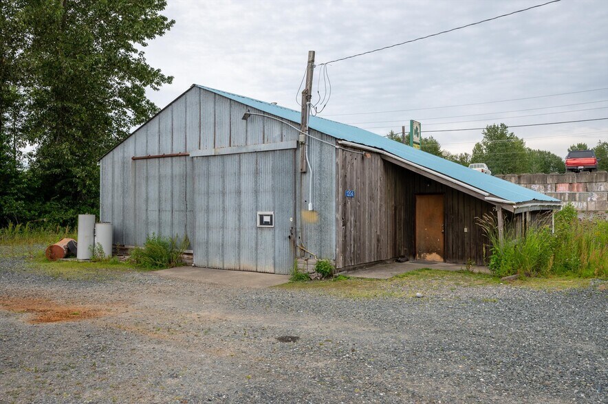 More Photos Of 120 W Smith Rd, Bellingham Service For Sale