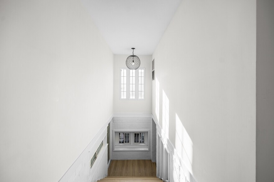 More Photos Of 2823 W 8th St, Los Angeles Office For Lease