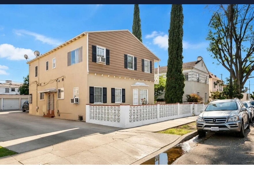Primary Photo Of 116 S Kings Rd, Los Angeles Apartments For Sale