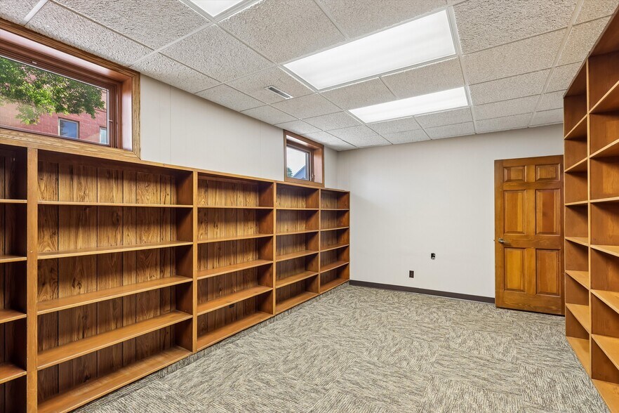 More Photos Of 535 Main St, Ames Office For Lease