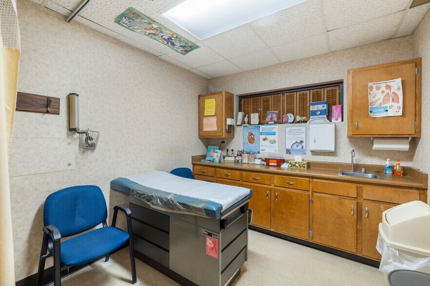 More Photos Of 1612 W Plaza Dr, Tallahassee Medical For Sale