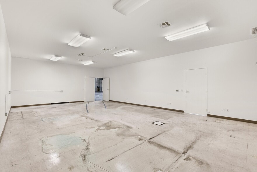 More Photos Of 6951 Oran Cir, Buena Park Warehouse For Lease