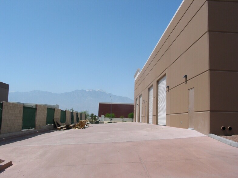 More Photos Of 72049 Petland Pl, Thousand Palms Warehouse For Lease