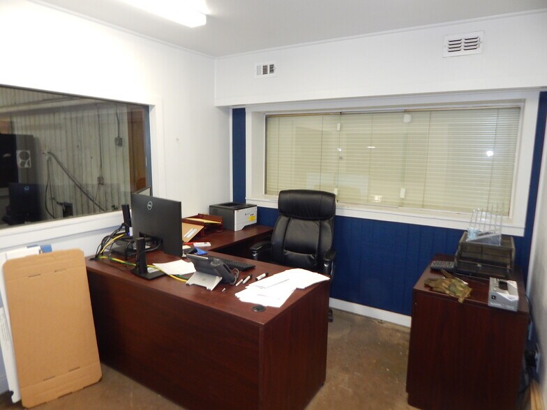 More Photos Of 143 Texas Highway 49, Hughes Springs Auto Repair For Sale