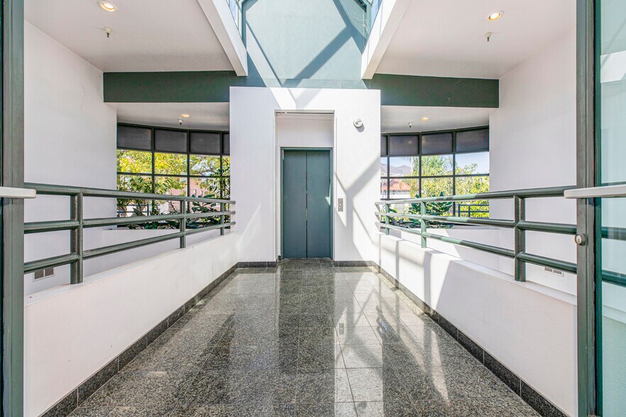 More Photos Of 350 W Arden Ave, Glendale Office For Lease