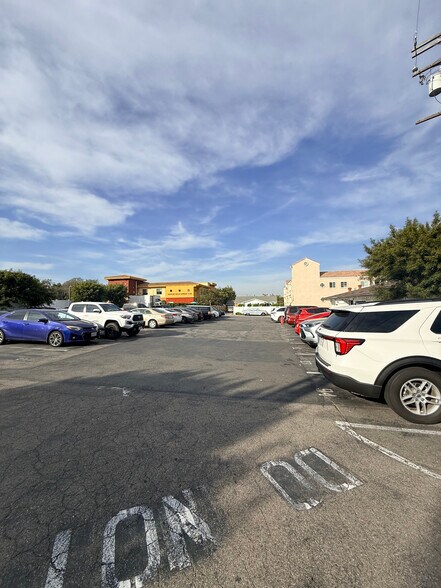 More Photos Of 1441 Superior Ave, Newport Beach Office Residential For Lease