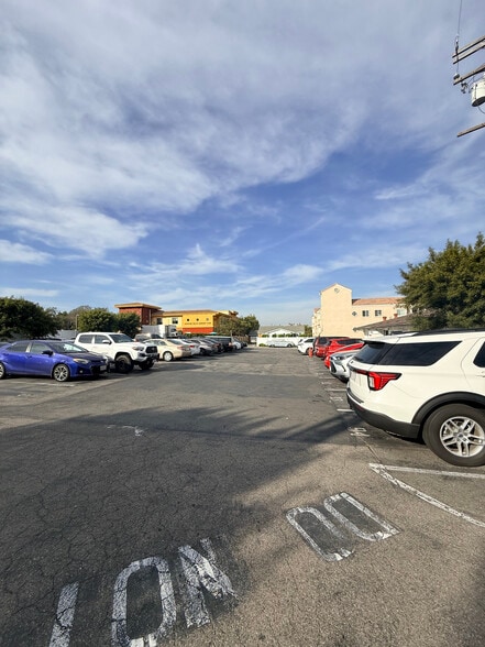 More Photos Of 1441 Superior Ave, Newport Beach Office Residential For Lease
