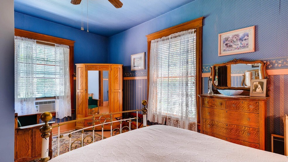 More Photos Of 1305 W 3rd St, Florence Hotel For Sale