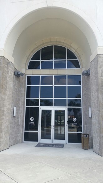 More Photos Of 1001 Military Cutoff Rd, Wilmington Medical For Lease