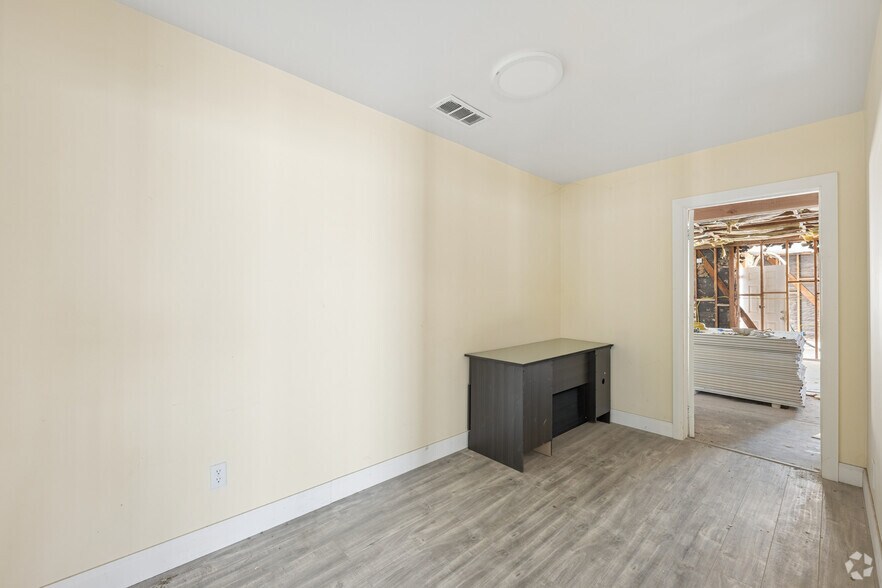 More Photos Of 10520 Magnolia Blvd, North Hollywood Office For Sale