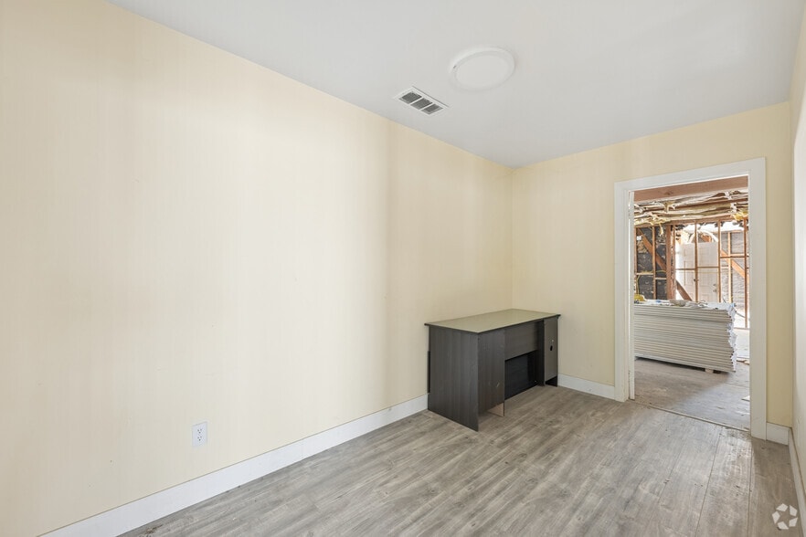 More Photos Of 10520 Magnolia Blvd, North Hollywood Office For Sale