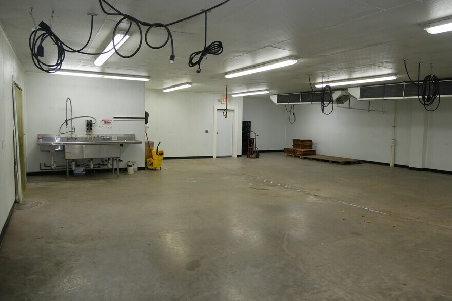 More Photos Of 325 N Central Ave, Owen Warehouse For Sale