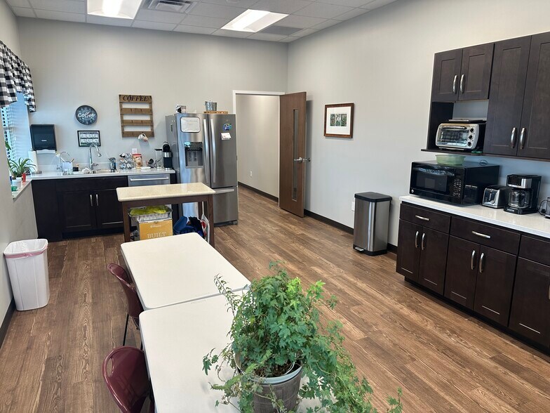 More Photos Of 278 Lee Hwy, Verona Auto Repair For Lease