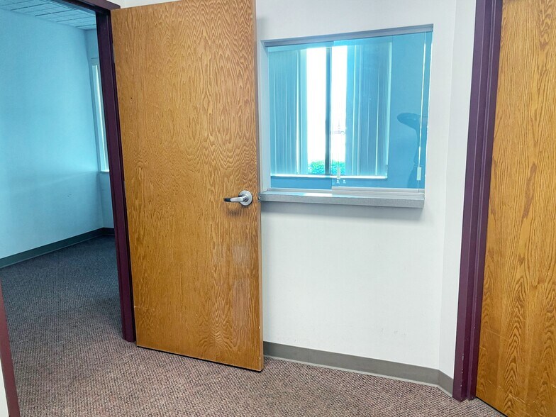 More Photos Of 3703 Doty Rd, Woodstock Medical For Lease