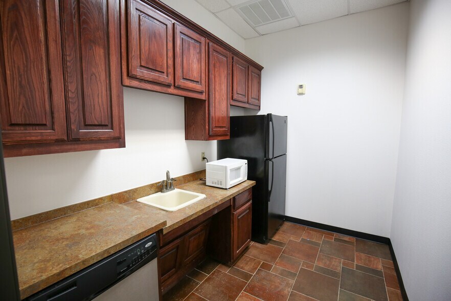 More Photos Of 9250 Pasadena, Frisco Medical For Lease