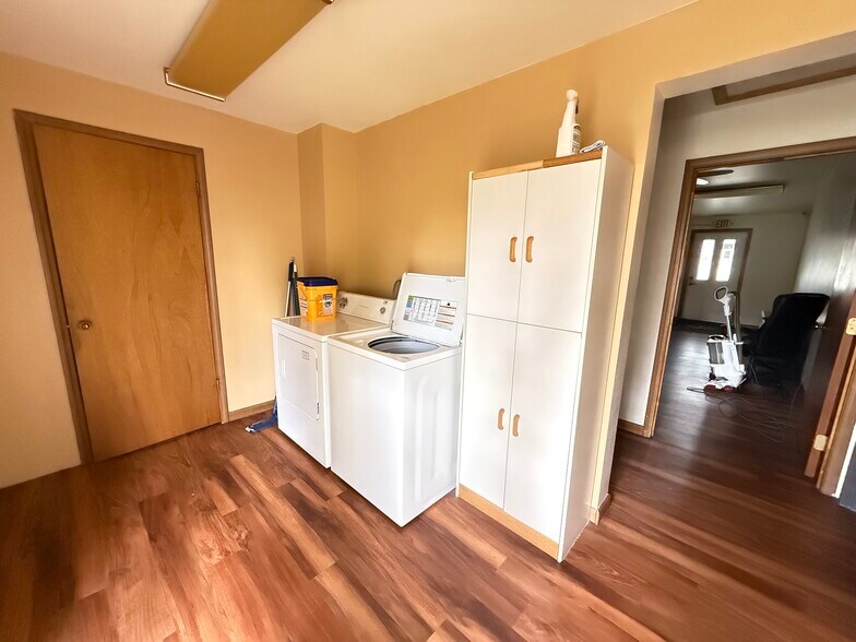 More Photos Of 1210 Arndt St, Fort Atkinson Flex For Sale
