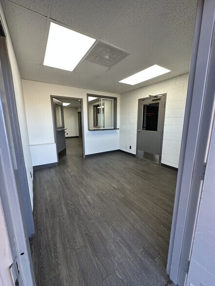 More Photos Of 616 S Smith Rd, Tempe Warehouse For Lease