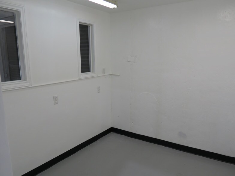 More Photos Of 5930 Star Ln, Houston General Retail For Lease
