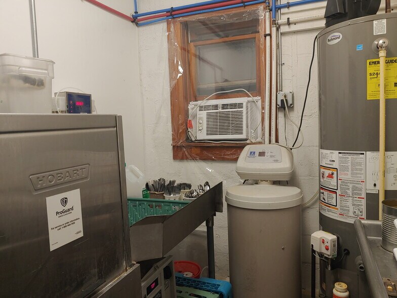 More Photos Of 833 Nemaha St, Humboldt Freestanding For Sale