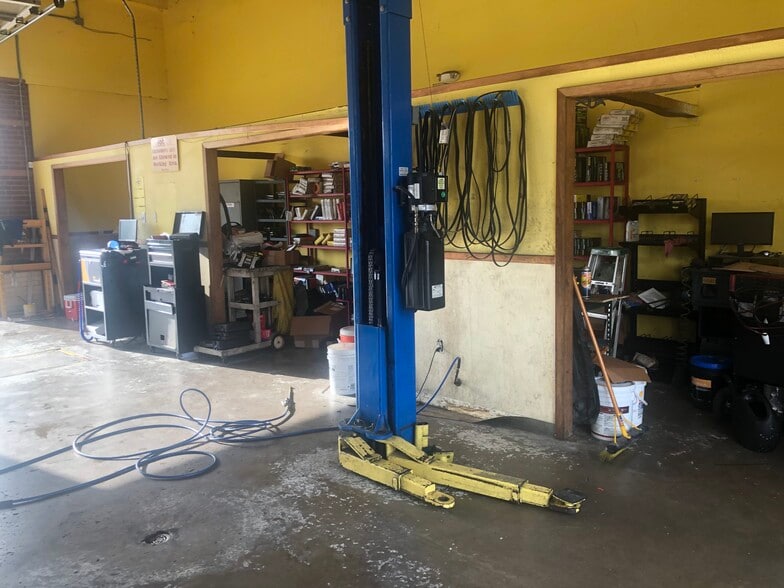 More Photos Of 12250 S Gessner Dr, Houston Auto Repair For Sale
