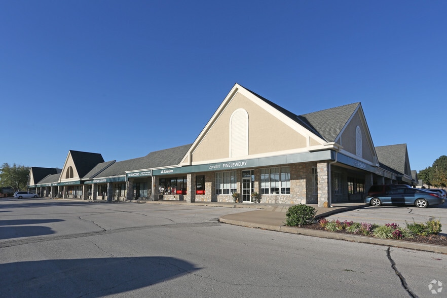 More Photos Of 11800-11922 W 119th St, Overland Park Unknown For Lease