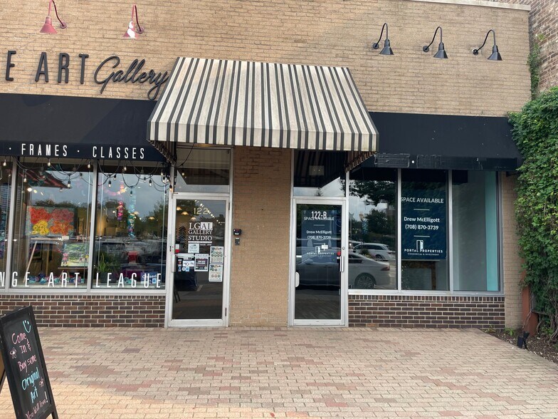 More Photos Of 122B W Calendar Ave, La Grange General Retail For Lease