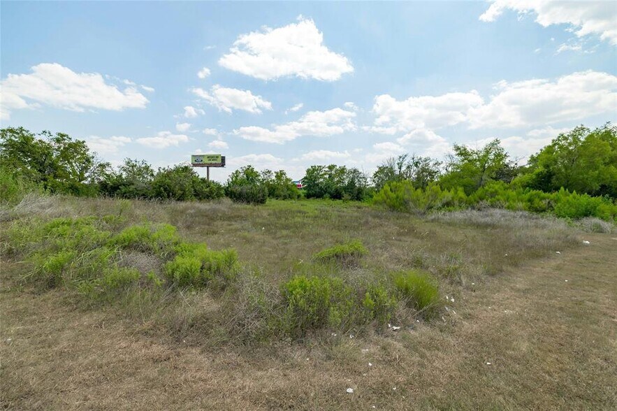 More Photos Of 576 Town Center blvd, Jarrell Land For Sale