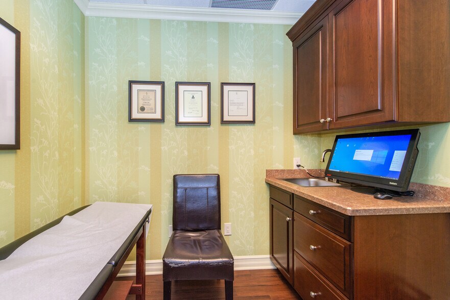 More Photos Of 2 Lincoln Hwy, Edison Medical For Lease