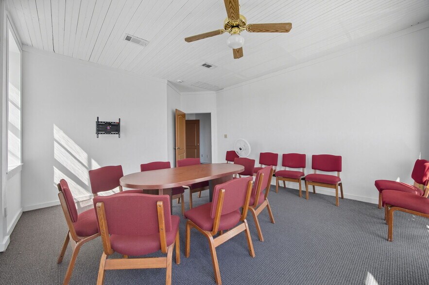 More Photos Of 101 East St, Hutto Storefront Retail Office For Lease