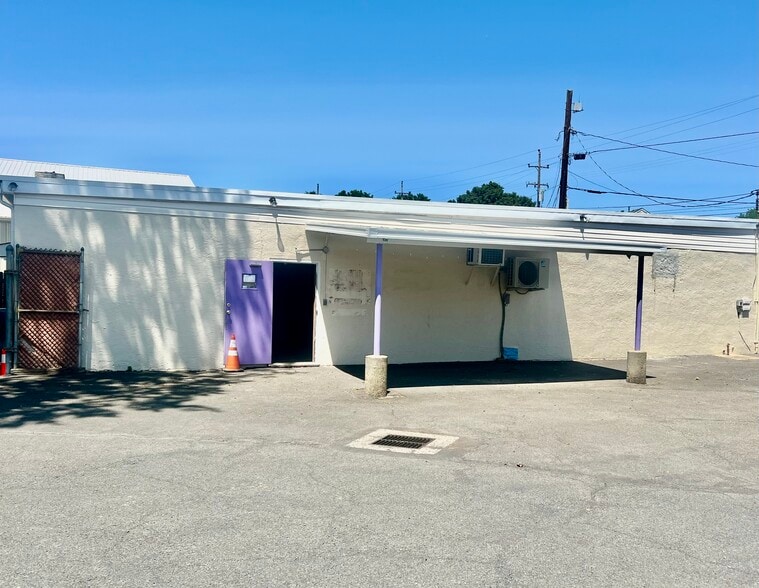 More Photos Of 858 Street Rd, Southampton General Retail For Lease