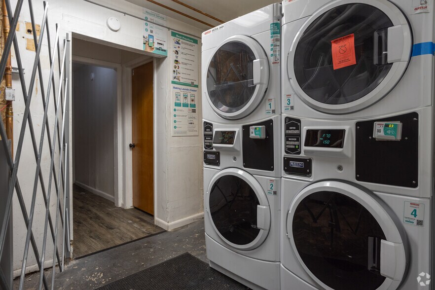 More Photos Of 321 N Butler Blvd, Lansing Apartments For Sale