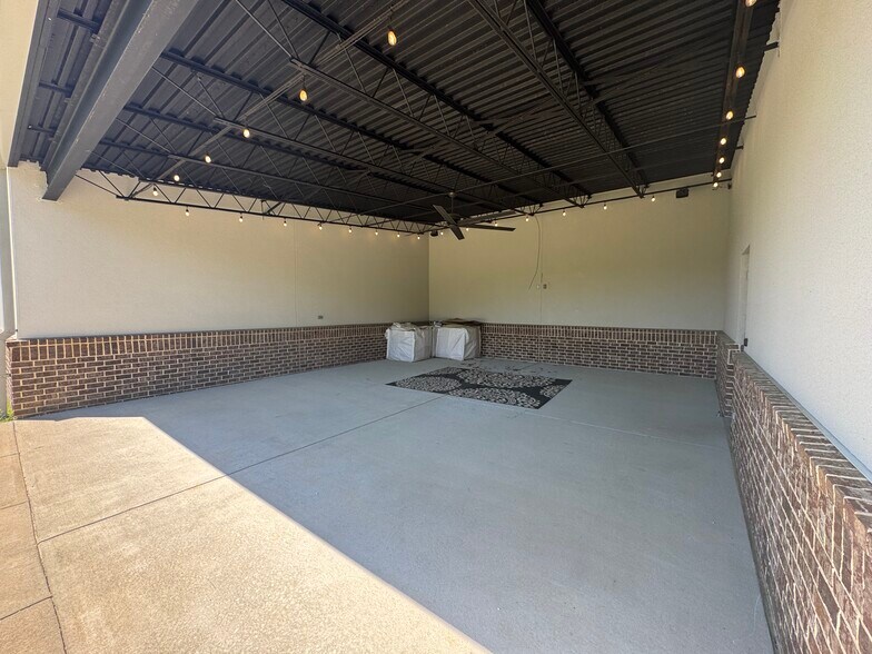 More Photos Of 2195 1st Ave, Opelika Office For Sale