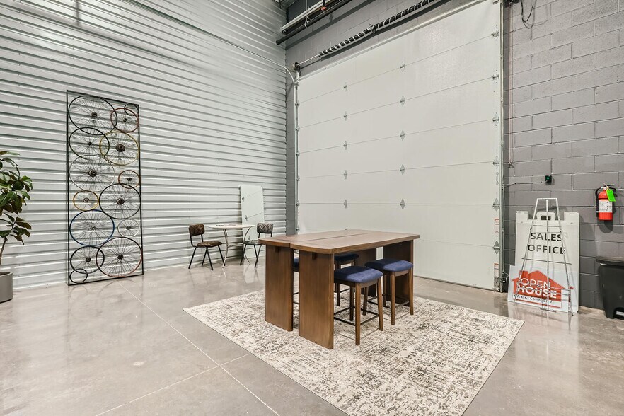 More Photos Of 11 NW Frontage Rd, Fort Collins Showroom For Sale