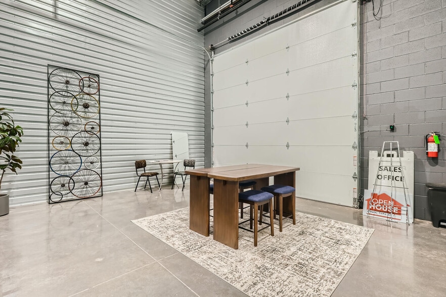 More Photos Of 11 NW Frontage Rd, Fort Collins Showroom For Sale