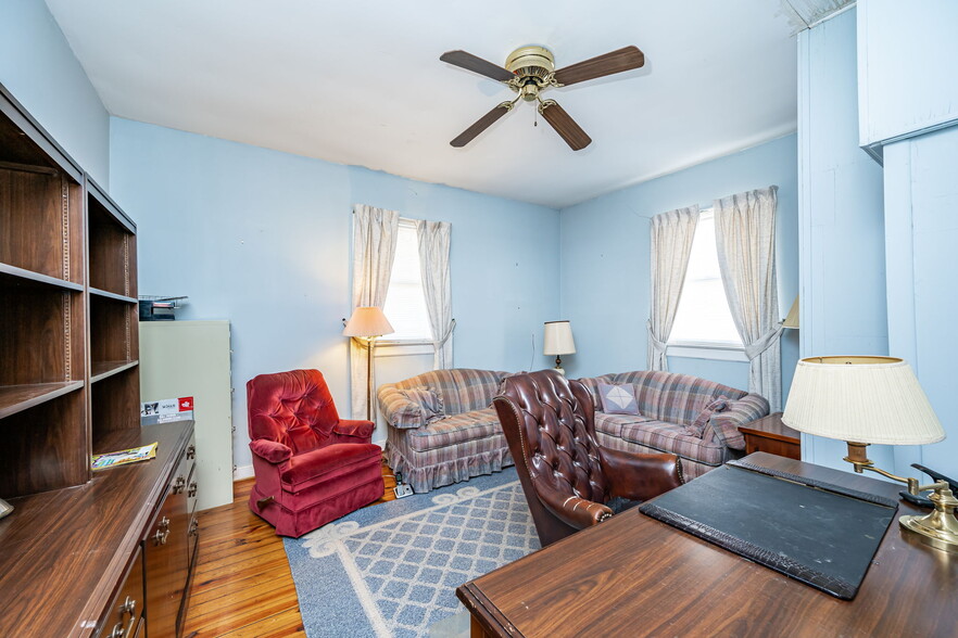 More Photos Of 211 N 5th Ave, Hopewell Office For Sale