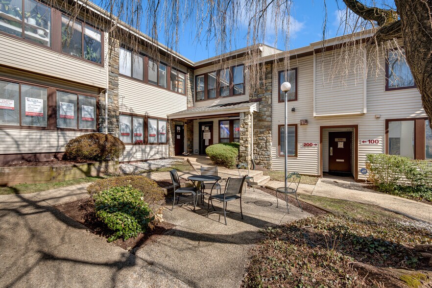 More Photos Of 101 Chestnut St, Gaithersburg Medical For Sale
