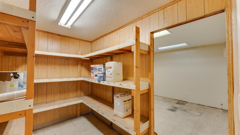 More Photos Of 510 N Walker St, Quitman Light Manufacturing For Sale