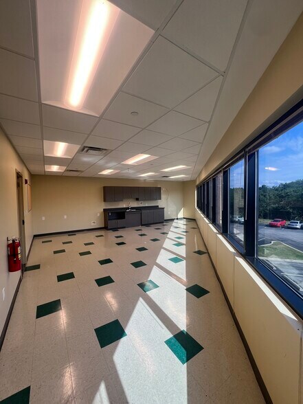 More Photos Of 2670 Chancellor Dr, Crestview Hills Office For Lease